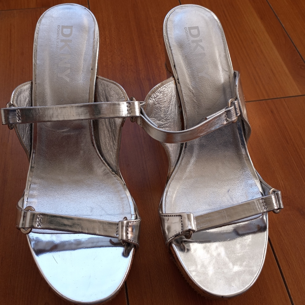 DKNY Wedge